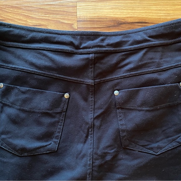 ATHLETA Bettona 2 in 1 Skort Crop Leggings - Medium Tall - Picture 5 of 8